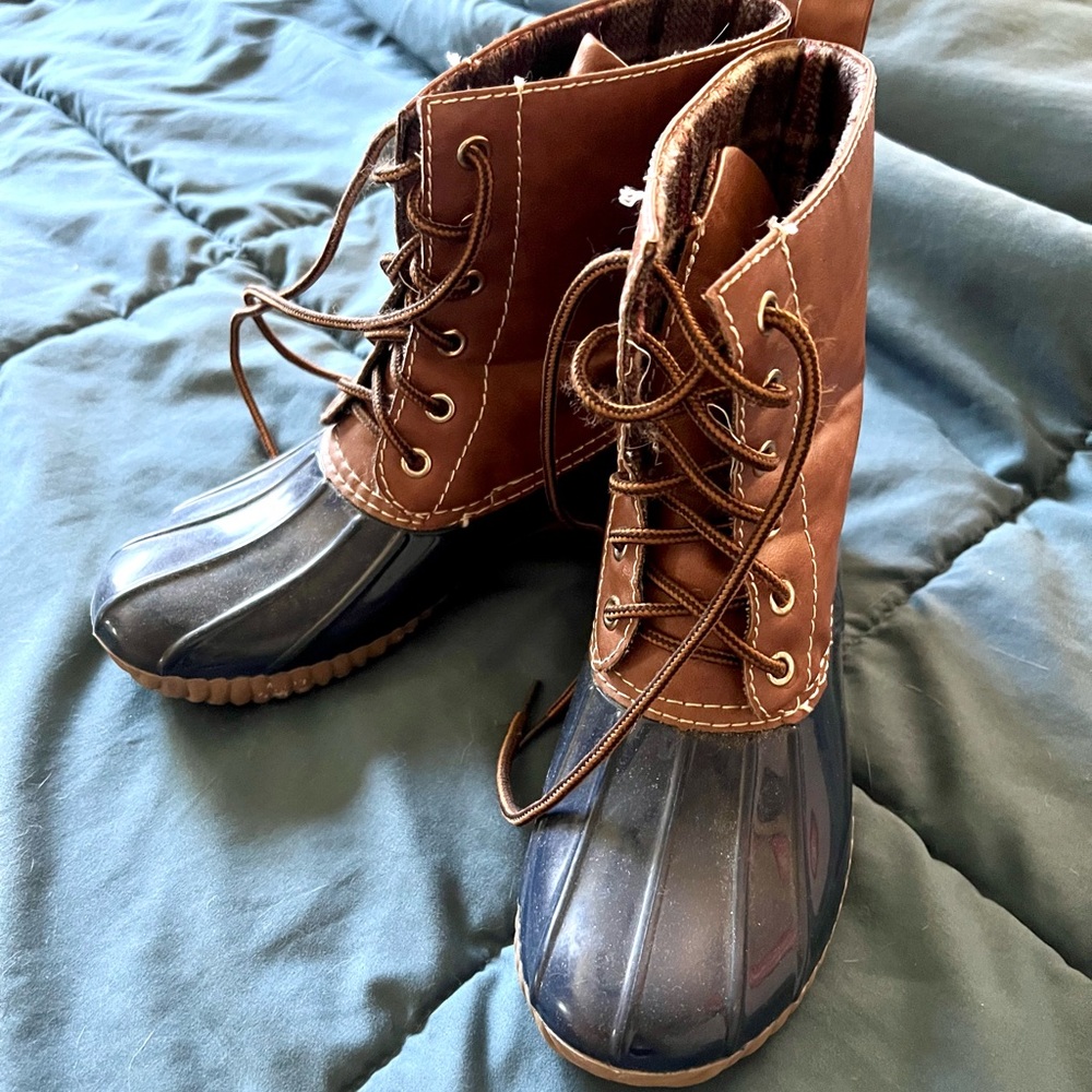 Yoki Blue & Tan Duck Boots